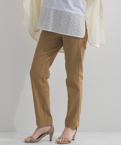 OMNES(オムネス)の「美脚ストレッチ テーパードシルエットタックパンツ(その他パンツ・レディース・ネイビー/ブラック/ベージュ・LARGE/MEDIUM/SMALL)」の9枚目の写真