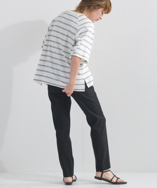 OMNES(オムネス)の「美脚ストレッチ テーパードシルエットタックパンツ(その他パンツ・レディース・ネイビー/ブラック/ベージュ・LARGE/MEDIUM/SMALL)」の5枚目の写真