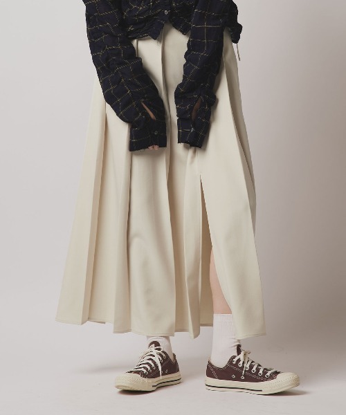 W:Huku（フーク）の「【W:Huku / ソフトタッチツイル】スリット プリーツ スカート / Soft-Touch Twill Slit Pleated Skirt（スカート・レディース・ブラック/ベージュ系その他/ブラウン系その他/グレー系その他・FREE）」の4枚目の写真