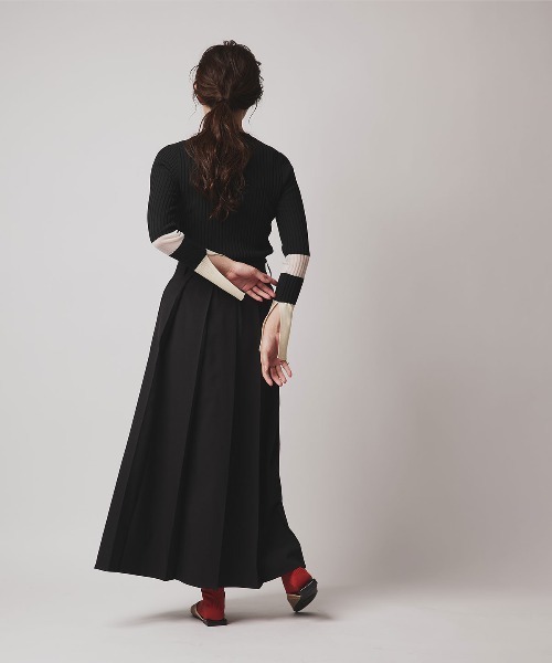W:Huku（フーク）の「【W:Huku / ソフトタッチツイル】スリット プリーツ スカート / Soft-Touch Twill Slit Pleated Skirt（スカート・レディース・ブラック/ベージュ系その他/ブラウン系その他/グレー系その他・FREE）」の9枚目の写真