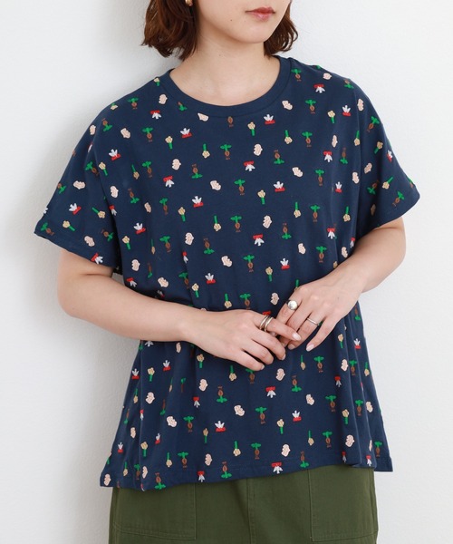 Emago(イマゴ)の「EMAGO 小花刺繍T 半袖(Tシャツ/カットソー・レディース・マスタード/ネイビー・FREE)」の2枚目の写真
