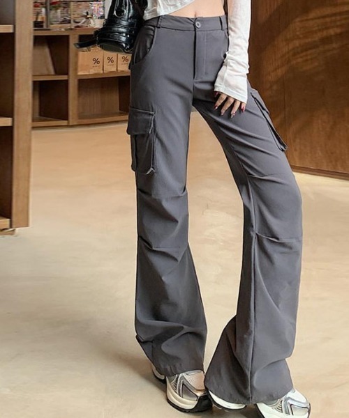 maison de LATIR(メゾンドラティール)の「カーゴディテールでシンプルコーデを格上げ、夏服フレアワイドパンツ(その他パンツ・レディース・グレー/ブラック・FREE)」の5枚目の写真