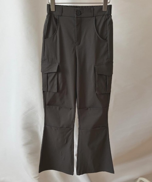 maison de LATIR(メゾンドラティール)の「カーゴディテールでシンプルコーデを格上げ、夏服フレアワイドパンツ(その他パンツ・レディース・グレー/ブラック・FREE)」の10枚目の写真