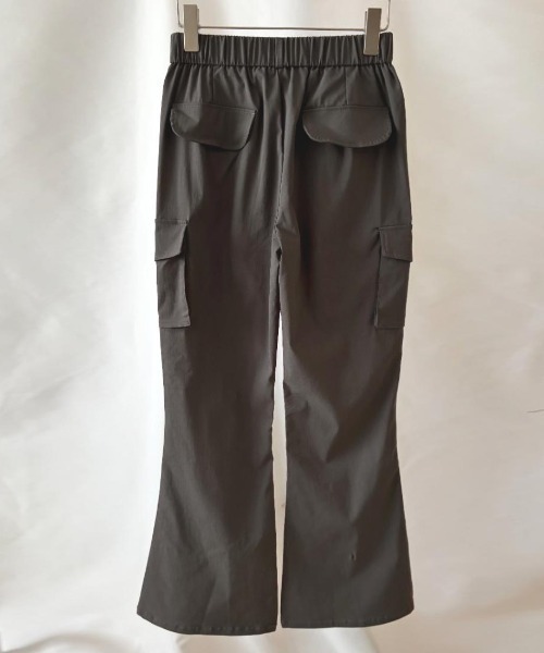 maison de LATIR(メゾンドラティール)の「カーゴディテールでシンプルコーデを格上げ、夏服フレアワイドパンツ(その他パンツ・レディース・グレー/ブラック・FREE)」の11枚目の写真