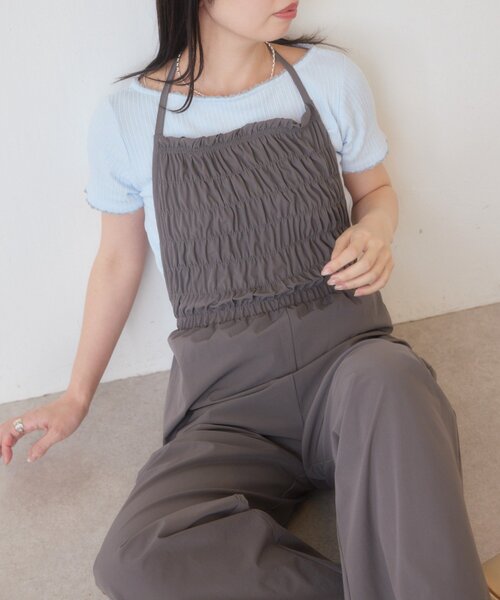 Kastane(カスタネ)の「【一部店舗限定】B シャーリングホルターネックサロペ(サロペット/オーバーオール・レディース・アイボリー/チャコールグレー/ブラック・FREE)」の3枚目の写真