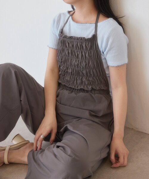 Kastane(カスタネ)の「【一部店舗限定】B シャーリングホルターネックサロペ(サロペット/オーバーオール・レディース・アイボリー/チャコールグレー/ブラック・FREE)」の7枚目の写真