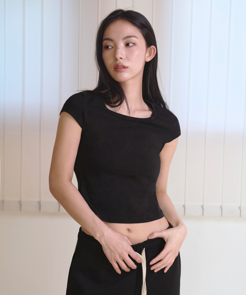 WOOALONG（ウアロン）の「Slim cotton square neck cap t-shirts - BLACK（Tシャツ/カットソー・レディース・ブラック・SMALL/MEDIUM）」の2枚目の写真