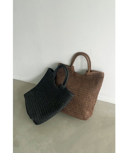 marjour（マージュール）の「PAPER TOTE BAG（トートバッグ・レディース・ブラック/ブラウン・FREE）」の3枚目の写真