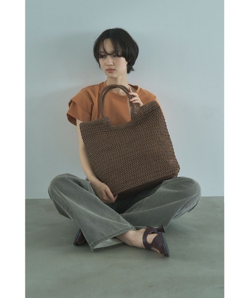 marjour（マージュール）の「PAPER TOTE BAG（トートバッグ・レディース・ブラック/ブラウン・FREE）」の4枚目の写真