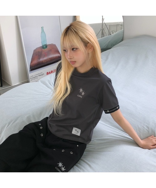 COIRIS(コイリス)の「シリンストライプアイレットポイント半袖Tシャツ(2カラー)(Tシャツ/カットソー・レディース・チャコールグレー/ブラック・FREE)」の1枚目の写真