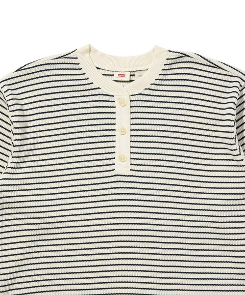 Levi's（リーバイス）の「Levi's/リーバイス DRY GOODS リラックス ロングスリーブ ヘンリーTシャツ（Tシャツ/カットソー・レディース・ホワイト・XS/S/M）」の6枚目の写真