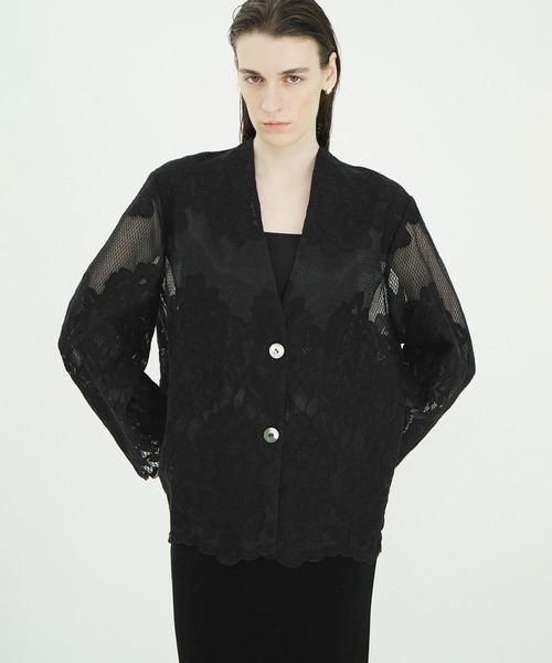 CLANE(クラネ)の「FLOWER LACE WIDE SHIRT JACKET(その他アウター・レディース・ホワイト/ブラック/ブラウン・1/2)」の2枚目の写真
