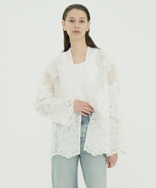 CLANE(クラネ)の「FLOWER LACE WIDE SHIRT JACKET(その他アウター・レディース・ホワイト/ブラック/ブラウン・1/2)」の4枚目の写真