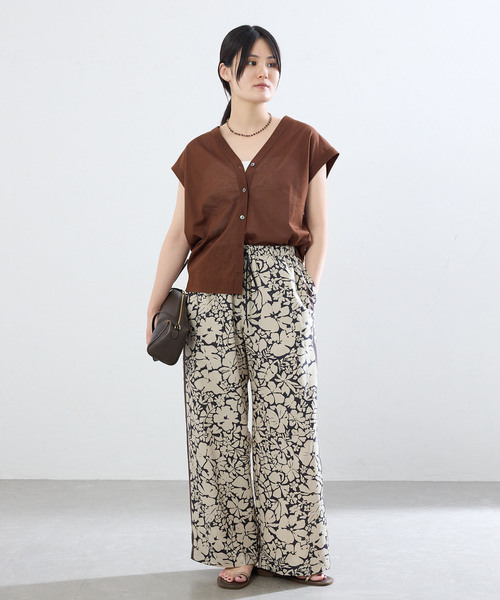 IENA(イエナ)の「Flowerプリント サイドラインパンツ(その他パンツ・レディース・グリーン/ベージュ・38/36)」の3枚目の写真