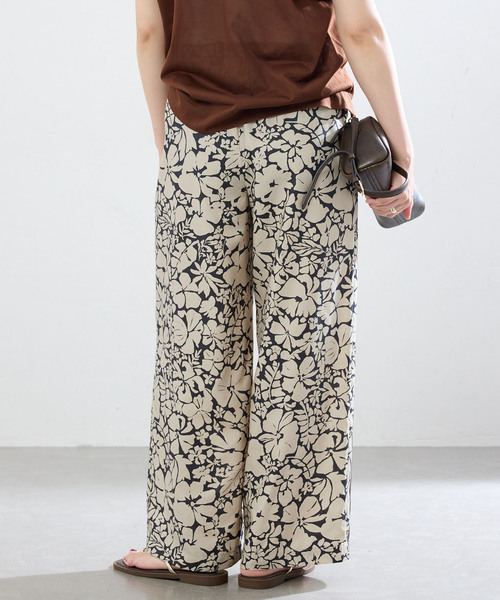 IENA(イエナ)の「Flowerプリント サイドラインパンツ(その他パンツ・レディース・グリーン/ベージュ・38/36)」の7枚目の写真