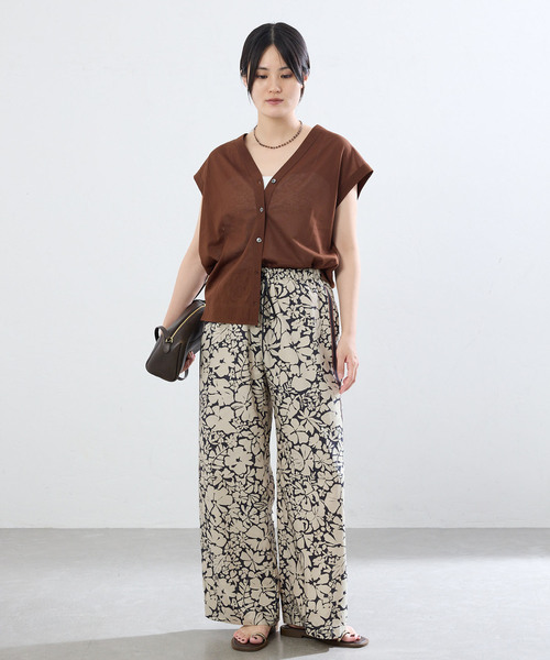 IENA(イエナ)の「Flowerプリント サイドラインパンツ(その他パンツ・レディース・グリーン/ベージュ・38/36)」の10枚目の写真