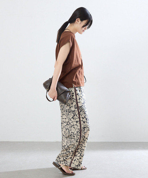 IENA(イエナ)の「Flowerプリント サイドラインパンツ(その他パンツ・レディース・グリーン/ベージュ・38/36)」の11枚目の写真