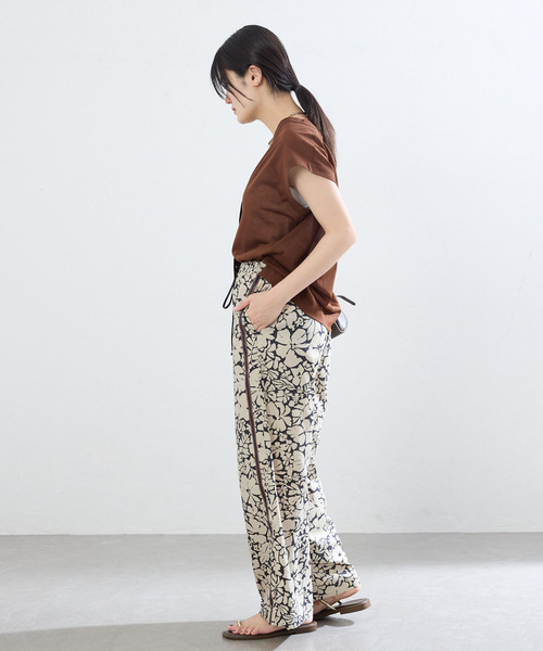 IENA(イエナ)の「Flowerプリント サイドラインパンツ(その他パンツ・レディース・グリーン/ベージュ・38/36)」の13枚目の写真