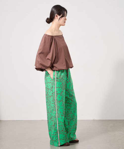 IENA(イエナ)の「Flowerプリント サイドラインパンツ(その他パンツ・レディース・グリーン/ベージュ・38/36)」の19枚目の写真