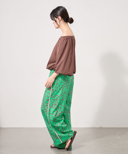 IENA(イエナ)の「Flowerプリント サイドラインパンツ(その他パンツ・レディース・グリーン/ベージュ・38/36)」の21枚目の写真