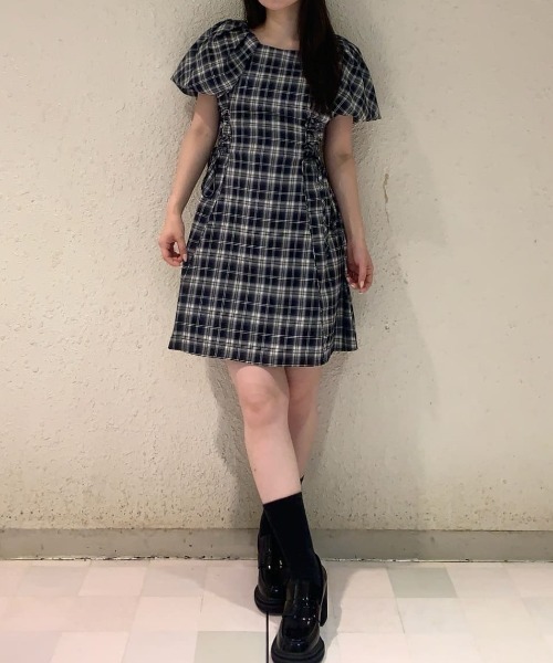 REDYAZEL(レディアゼル)の「サイドレースアップチェックミニフレアワンピース(ワンピース・レディース・ブラウン系その他/ブルー系その他/レッド系その他・FREE)」の4枚目の写真