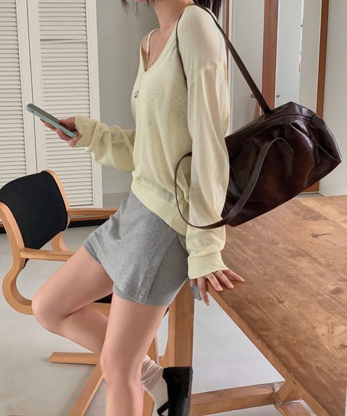 Girly Doll(ガーリードール)の「Vネック長袖シアーニットプルオーバー(ニット/セーター・レディース・グレー/ピンク/イエロー/ブルー・FREE)」の20枚目の写真