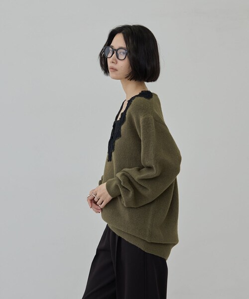 GALLEST(ギャレスト)の「レースドッキング深Vネックニット(ニット/セーター・レディース・オリーブ/チャコール/ライトグレー系8・38)」の9枚目の写真