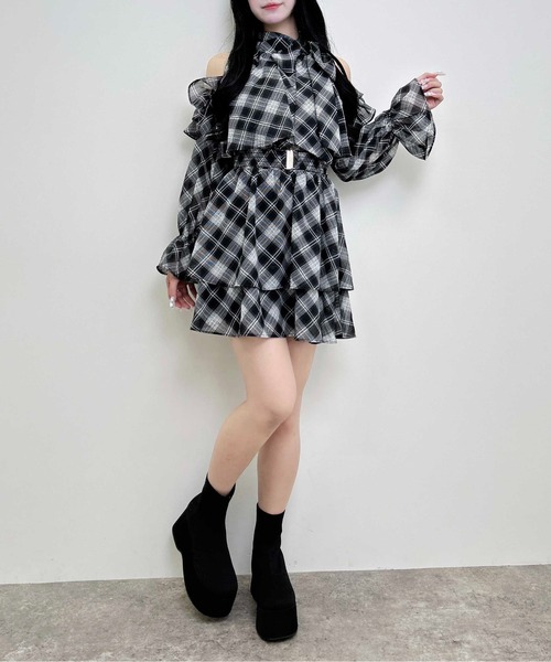INGNI（イング）の「ベルト付肩あきフリルミニワンピース（ワンピース・レディース・ブラック系/ブラック/ブラウン系その他2・M）」の17枚目の写真