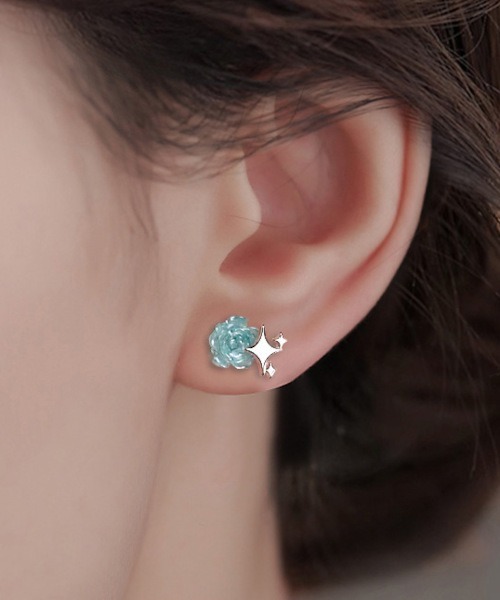 MASHIRO(マシロ)の「【MASHIRO】カラーローズモチーフスターダストペアピアス(MA/EK172)(ピアス(両耳用)・レディース・ブルー/ブラック/ピンク/ホワイト・FREE)」の3枚目の写真