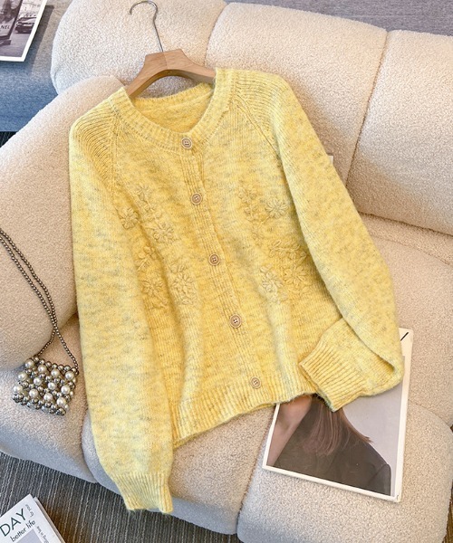 AMAJI(アマジ)の「立体フラワー刺繍 ニットカーディガン(カーディガン/ボレロ・レディース・ホワイト/イエロー/ライトグリーン/ライトピンク・FREE)」の3枚目の写真