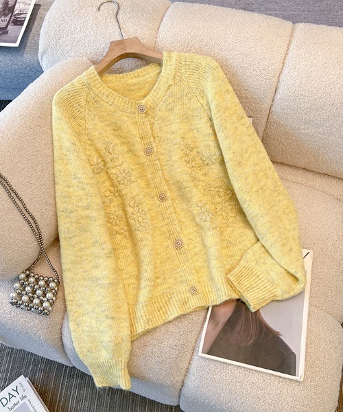 AMAJI(アマジ)の「立体フラワー刺繍 ニットカーディガン(カーディガン/ボレロ・レディース・ホワイト/イエロー/ライトグリーン/ライトピンク・FREE)」の7枚目の写真
