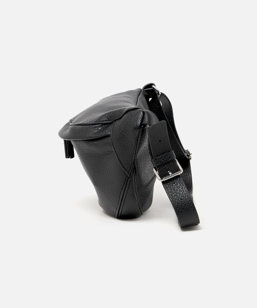 A DAY IN THE LIFE UNITED ARROWS(アデイインザライフユナイテッドアローズ)の「レザーライク ボディバッグ<A DAY IN THE LIFE>(ボディバッグ/ウエストポーチ・メンズ・ブラック・FREE)」の2枚目の写真