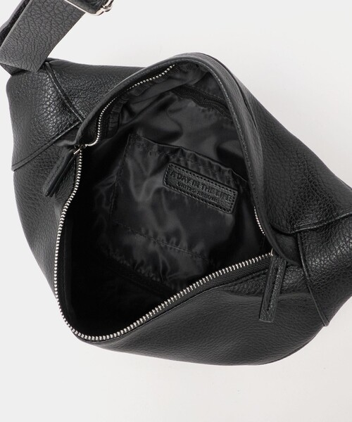 A DAY IN THE LIFE UNITED ARROWS(アデイインザライフユナイテッドアローズ)の「レザーライク ボディバッグ<A DAY IN THE LIFE>(ボディバッグ/ウエストポーチ・メンズ・ブラック・FREE)」の7枚目の写真