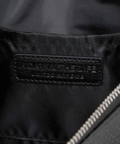 A DAY IN THE LIFE UNITED ARROWS(アデイインザライフユナイテッドアローズ)の「レザーライク ボディバッグ<A DAY IN THE LIFE>(ボディバッグ/ウエストポーチ・メンズ・ブラック・FREE)」の9枚目の写真