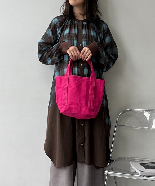 AS KNOW AS plus(アズノゥアズプラス)の「PLUS. ロゴ刺繍キャンバストートバッグS 【UNISEX ITEM】(トートバッグ・レディース・ブラウン/ピンク/グリーン/アイボリー・FREE)」の9枚目の写真