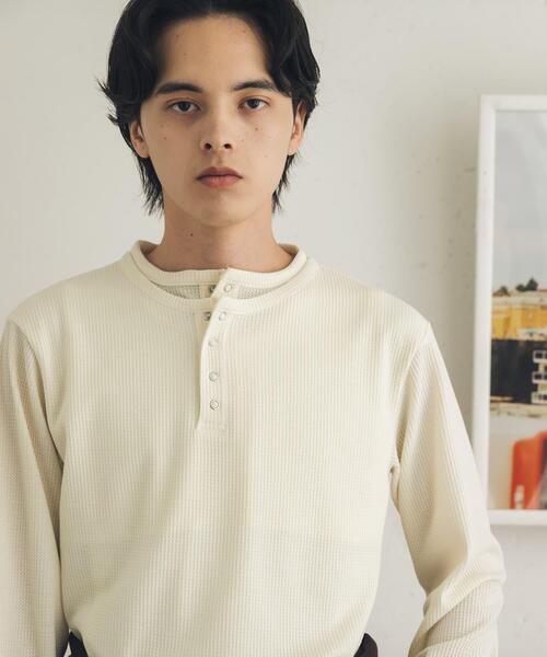 SENSE OF PLACE by URBAN RESEARCH(センスオブプレイスバイアーバンリサーチ)の「フェイクレイヤードヘンリーネックロングTシャツ(Tシャツ/カットソー・メンズ・グレー/ブラック/アイボリー・MEDIUM/LARGE)」の1枚目の写真