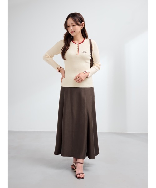 COHINA（コヒナ）の「【CONVERSE別注】コンビカラーヘンリーネックニット 【低身長・小柄女性】（ニット/セーター・レディース・グレイッシュベージュ/ボルドー/ホワイト×レッド・ONE SIZE）」の7枚目の写真