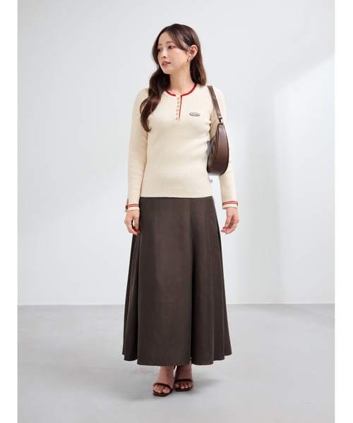 COHINA（コヒナ）の「【CONVERSE別注】コンビカラーヘンリーネックニット 【低身長・小柄女性】（ニット/セーター・レディース・グレイッシュベージュ/ボルドー/ホワイト×レッド・ONE SIZE）」の8枚目の写真