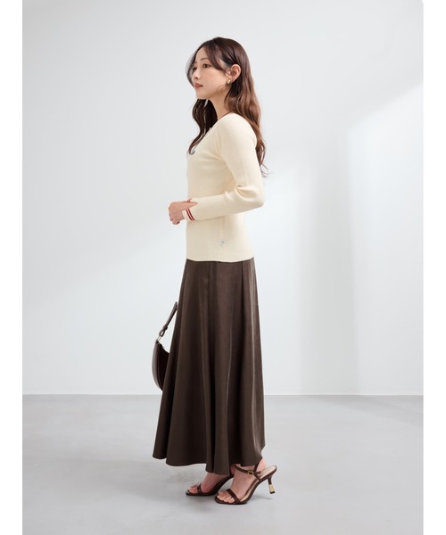 COHINA（コヒナ）の「【CONVERSE別注】コンビカラーヘンリーネックニット 【低身長・小柄女性】（ニット/セーター・レディース・グレイッシュベージュ/ボルドー/ホワイト×レッド・ONE SIZE）」の9枚目の写真