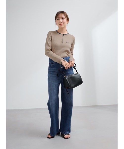 COHINA（コヒナ）の「【CONVERSE別注】コンビカラーヘンリーネックニット 【低身長・小柄女性】（ニット/セーター・レディース・グレイッシュベージュ/ボルドー/ホワイト×レッド・ONE SIZE）」の16枚目の写真