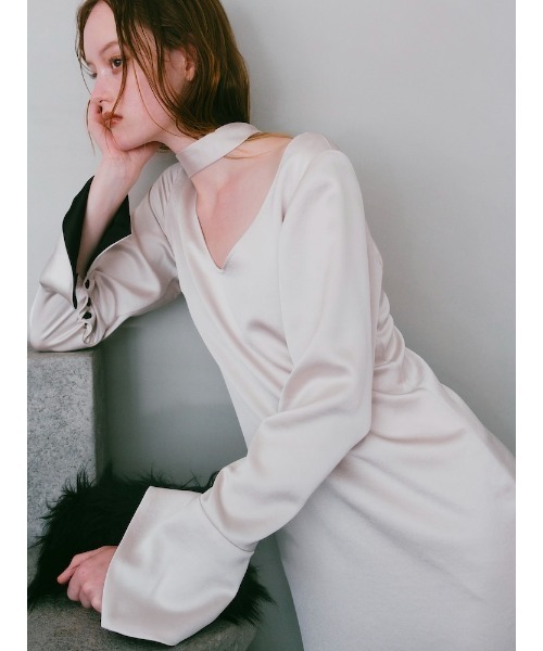 ILANIS(イラニス)の「Essential Satin Dress(ワンピース・レディース・アイボリー/ブラック・FREE)」の5枚目の写真