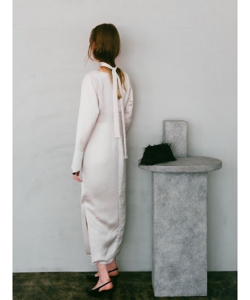 ILANIS(イラニス)の「Essential Satin Dress(ワンピース・レディース・アイボリー/ブラック・FREE)」の9枚目の写真