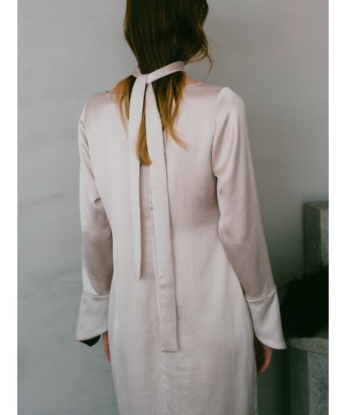 ILANIS(イラニス)の「Essential Satin Dress(ワンピース・レディース・アイボリー/ブラック・FREE)」の10枚目の写真