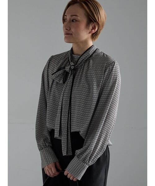 Te chichi(テチチ)の「配色2WAYボウタイブラウス(シャツ/ブラウス・レディース・ブラウン/ネイビー/ベージュ/グレー・F)」の12枚目の写真