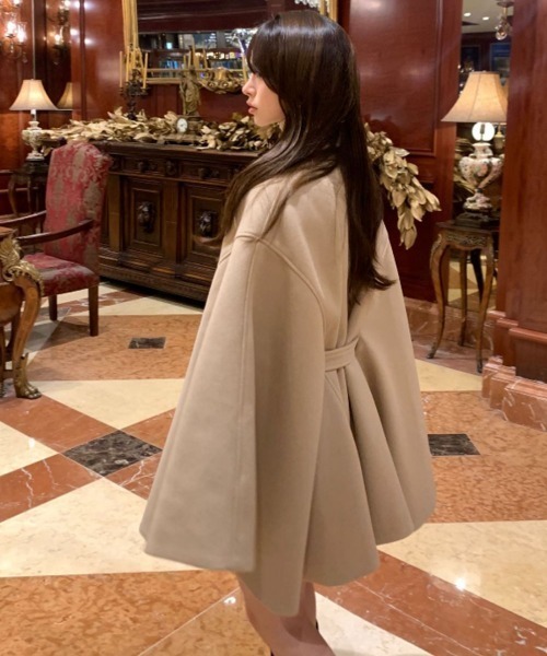 Aelina（エリナ）の「ステンカラーケープメルトンコート（ポンチョ・レディース・ベージュ/ブラック・FREE）」の20枚目の写真