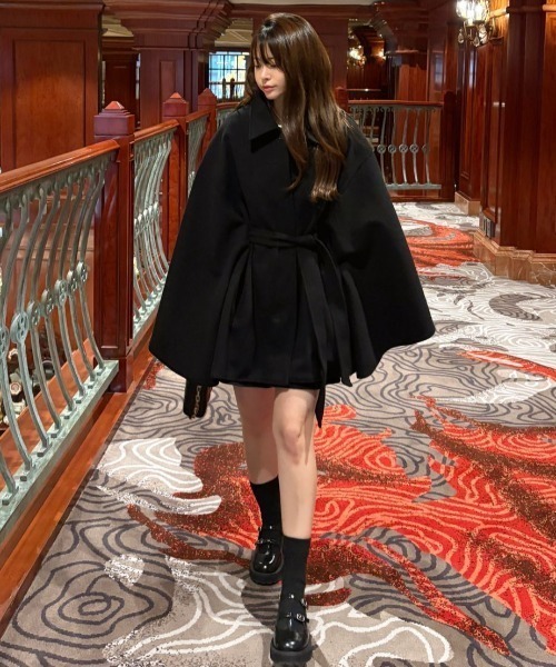 Aelina（エリナ）の「ステンカラーケープメルトンコート（ポンチョ・レディース・ベージュ/ブラック・FREE）」の5枚目の写真