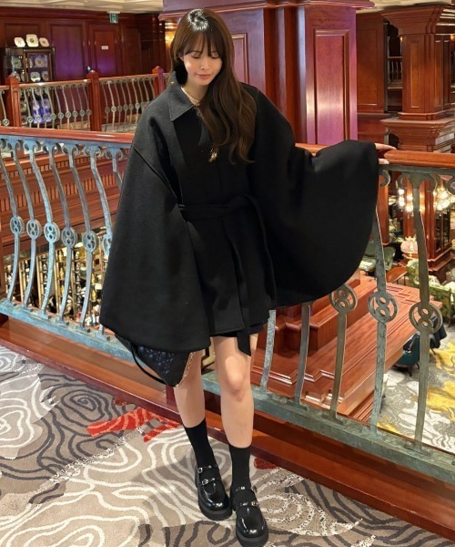 Aelina（エリナ）の「ステンカラーケープメルトンコート（ポンチョ・レディース・ベージュ/ブラック・FREE）」の8枚目の写真
