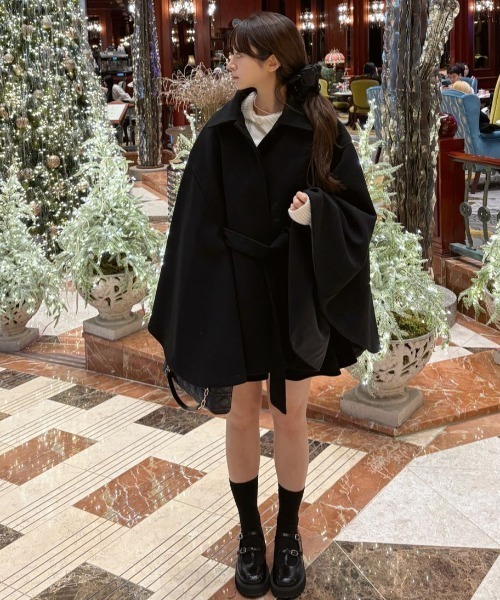 Aelina（エリナ）の「ステンカラーケープメルトンコート（ポンチョ・レディース・ベージュ/ブラック・FREE）」の13枚目の写真