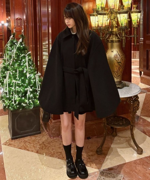 Aelina（エリナ）の「ステンカラーケープメルトンコート（ポンチョ・レディース・ベージュ/ブラック・FREE）」の9枚目の写真
