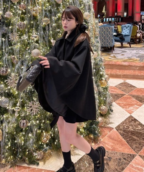 Aelina（エリナ）の「ステンカラーケープメルトンコート（ポンチョ・レディース・ベージュ/ブラック・FREE）」の4枚目の写真